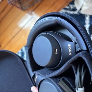 Sony Over-Ear WH-1000XM4 premium noise canceling Headphones - blue